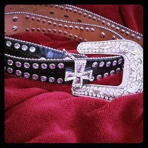Cross crystal belt